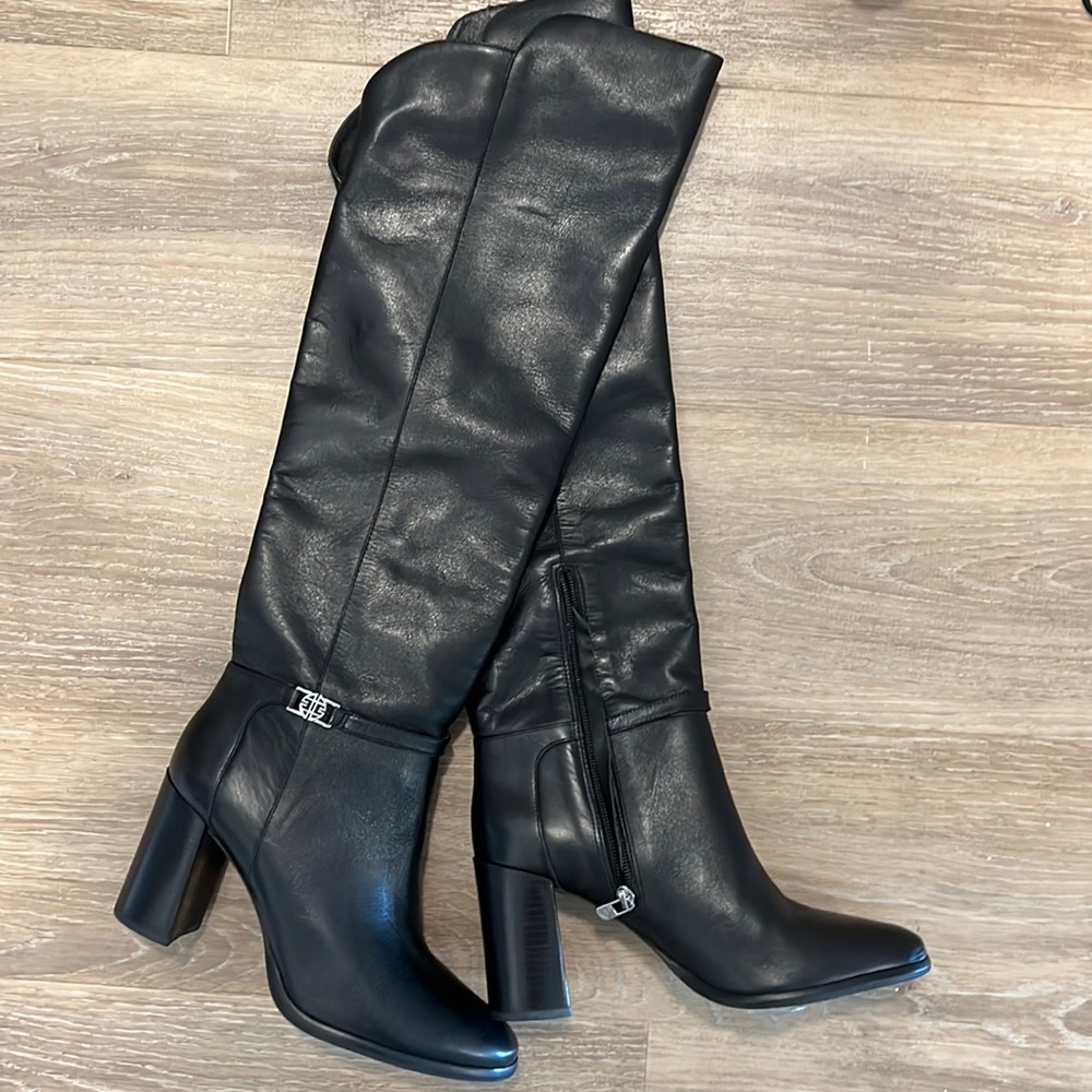 Knew high Antonio Melani boots